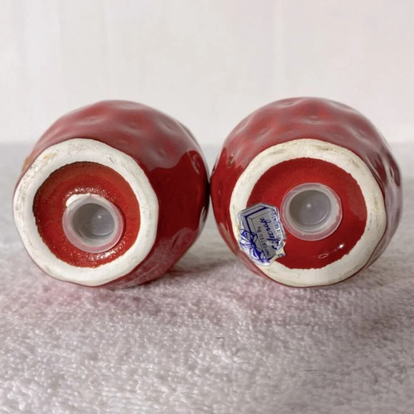 Vintage Ceramic Strawberry Jam  Salt & Pepper Shakers - Picture 6 of 8